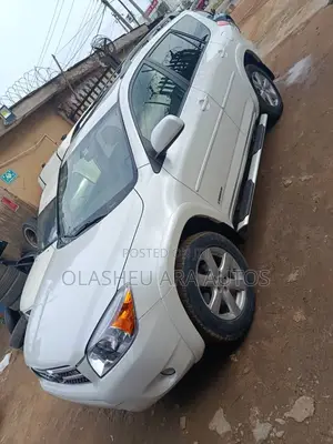 Toyota RAV4 Limited V6 2008 White