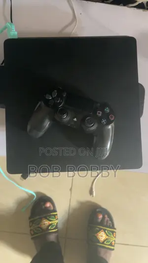 Playstation 4 Slim