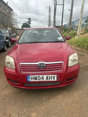 Toyota Avensis Liftback 2004 Red