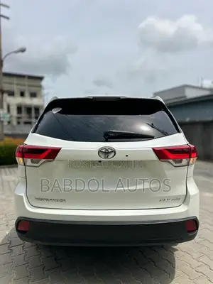 Toyota Highlander XLE 4x4 V6 (3.5L 6cyl 8A) 2017 White