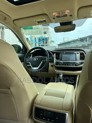 Toyota Highlander XLE 4x4 V6 (3.5L 6cyl 8A) 2017 White