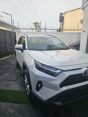 Toyota RAV4 2025 White