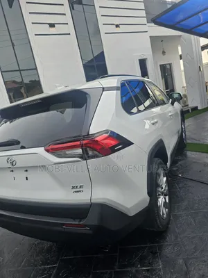 Toyota RAV4 2025 White