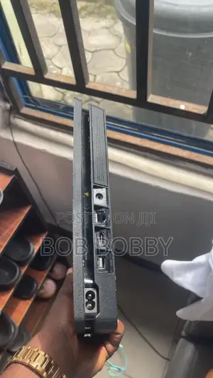 Playstation 4 Slim