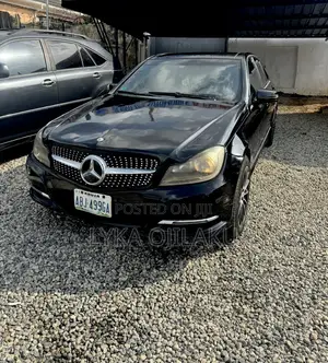Mercedes-Benz C300 Luxury 4Matic Sedan AWD (3.0L 6cyl 7A) 2011 Black