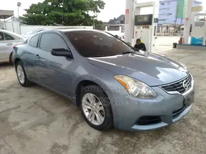 Nissan Altima 2010 Blue