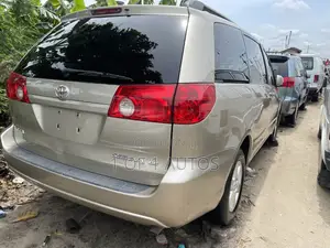 Toyota Sienna LE 4WD 2007 Gold