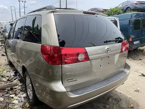 Toyota Sienna LE 4WD 2007 Gold