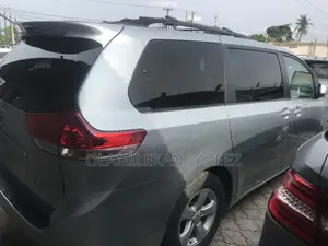 Toyota Sienna 2012 Blue