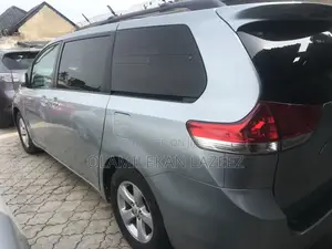 Toyota Sienna 2012 Blue