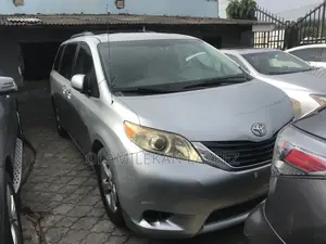 Toyota Sienna 2012 Blue