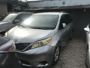 Toyota Sienna 2012 Blue