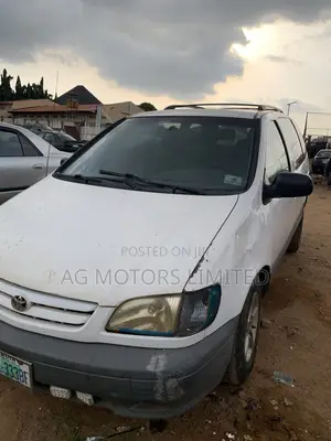 Toyota Sienna 2002 White