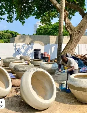 Sculpture. Waterfountain and Flowerpot