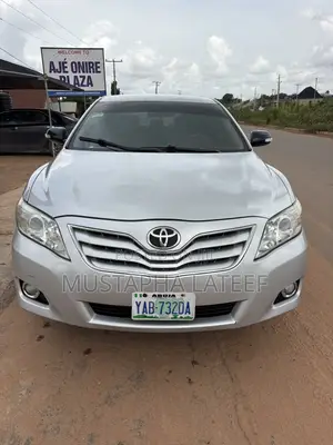 Toyota Camry LE 4dr Sedan (2.5L 4cyl 6AM) 2010 Silver