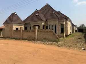 7bdrm Apartment in Midas, Ado Ekiti for sale