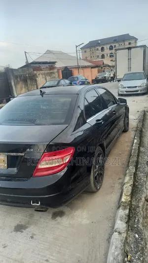 Mercedes-Benz C300 2010 Black