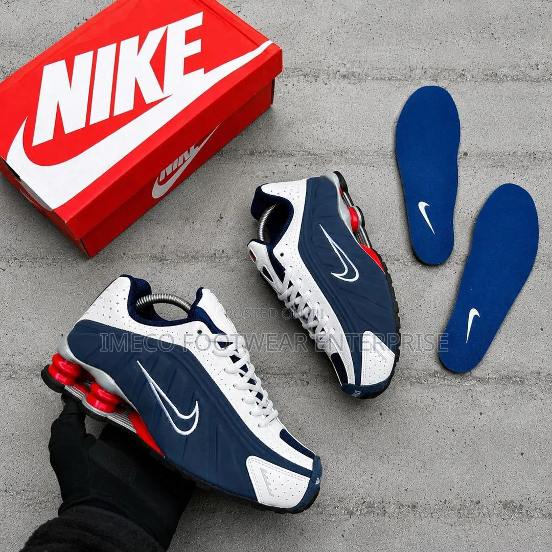Nike Shox R4.