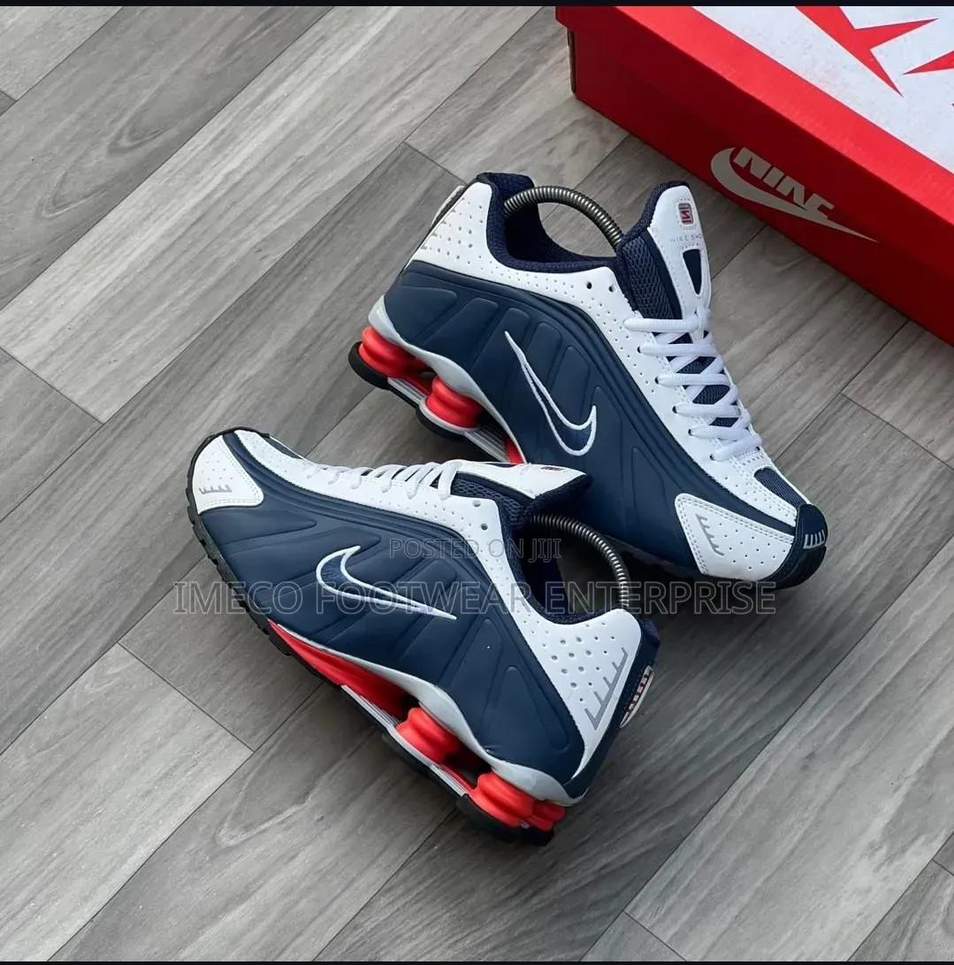 Nike Shox R4.