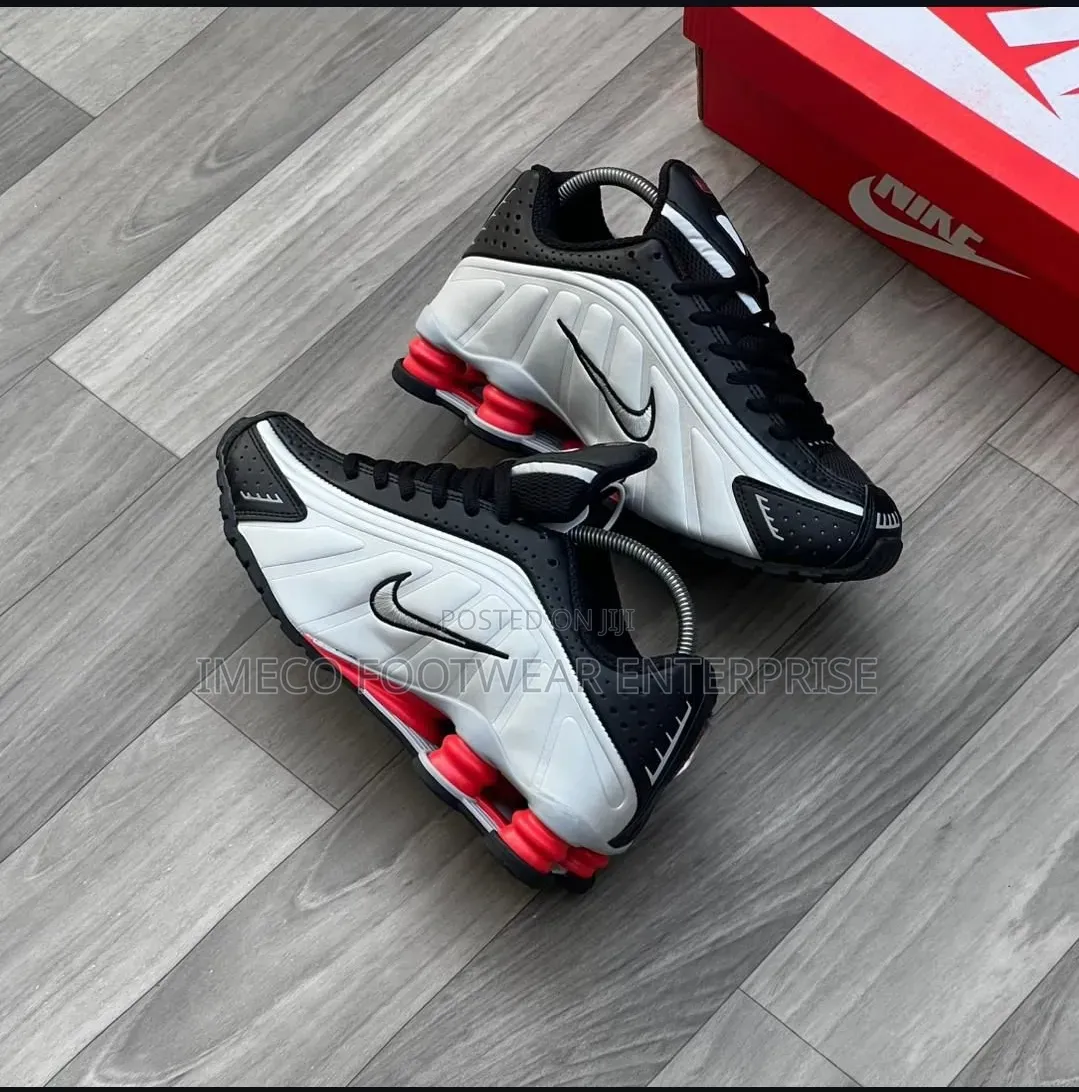 Nike Shox R4.
