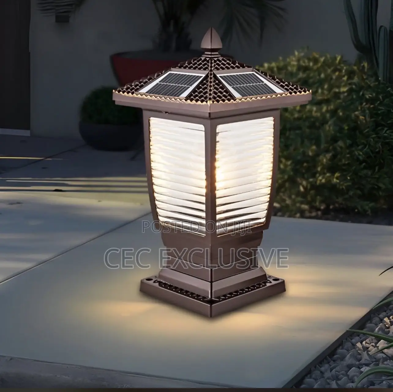 Solar Cast Gate Lamp