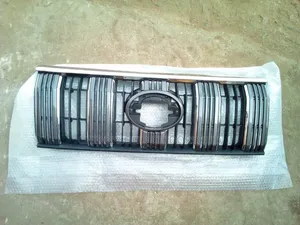 Landcruser Parado 2020 Front Grill