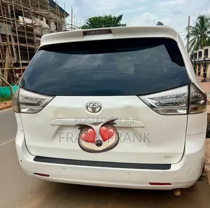 Toyota Sienna 2013 White