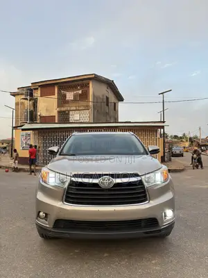 Toyota Highlander Limited V6 4x4 (3.5L 6cyl 6A) 2016 Gold