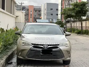 Toyota Camry 2016 Gold