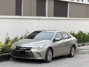 Toyota Camry 2016 Gold