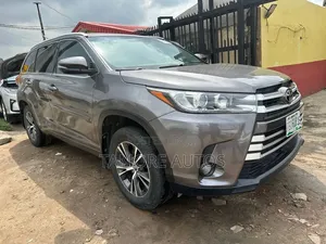 Toyota Highlander XLE V6 4x4 (3.5L 6cyl 6A) 2016 Gray