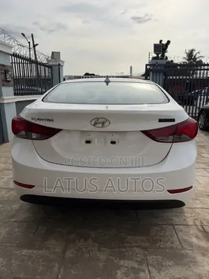 Hyundai Elantra SE 4dr Sedan (1.8L 4cyl 6M) 2014 White