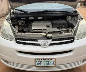 Toyota Sienna 2006 White