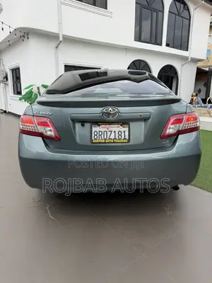Toyota Camry LE 4dr Sedan (2.5L 4cyl 6A) 2011 Green