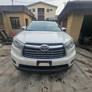 Toyota Highlander Limited 4dr SUV AWD (3.5L 6cyl 6A) 2015 White