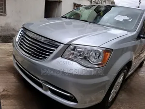 Chrysler Town&Country 3.6 2WD 2012 Silver