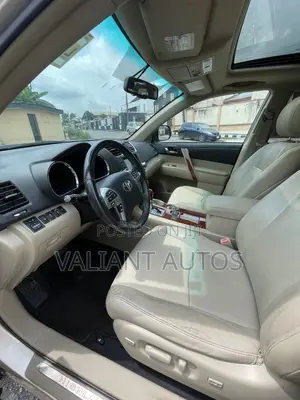 Toyota Highlander Limited 2012 Gold
