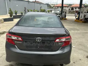 Toyota Camry SE 4dr Sedan (2.5L 4cyl 6A) 2014 Gray