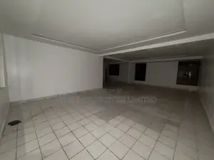 96sqm on the Third Floor in an Office Complex With Elevators