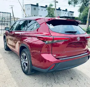 Toyota Highlander XLE 2021 Red