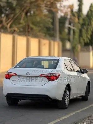 Toyota Corolla LE Plus 4dr Sedan (1.8L 4cyl CVT) 2015 White