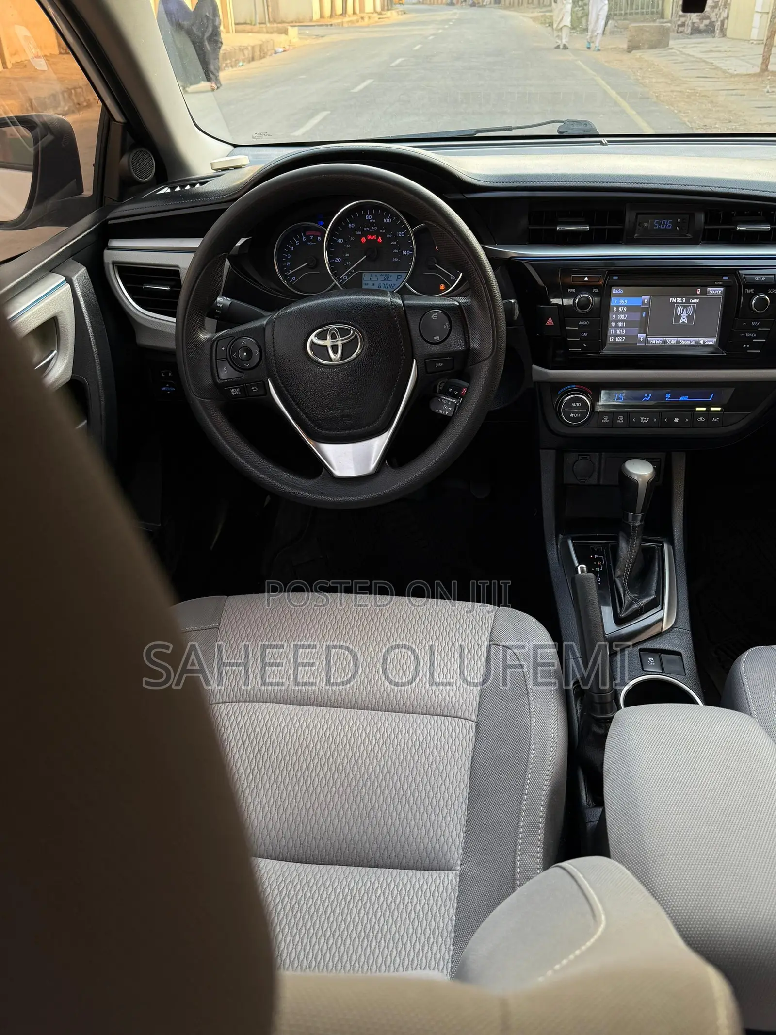 Toyota Corolla LE Plus 4dr Sedan (1.8L 4cyl CVT) 2015 White