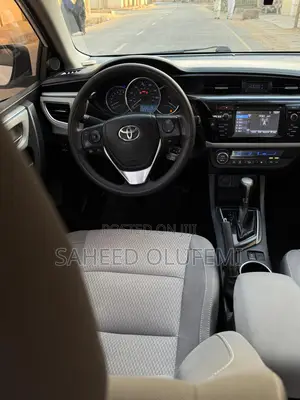 Toyota Corolla LE Plus 4dr Sedan (1.8L 4cyl CVT) 2015 White