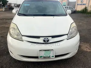 Toyota Sienna LE 2008 White