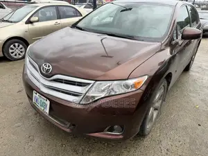 Toyota Venza V6 AWD 2010 Brown