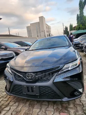 Toyota Camry SE FWD (2.5L 4cyl 8AM) 2018 Black
