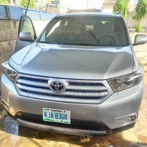 Toyota Highlander Limited 3.5l 4WD 2013 Silver