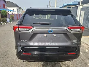 Toyota RAV4 XLE AWD 2024 Gray