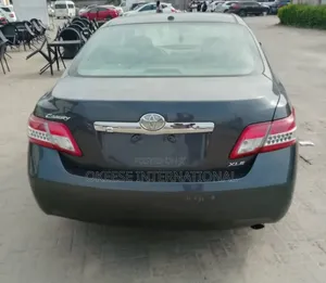 Toyota Camry XLE 4dr Sedan (2.5L 4cyl 6A) 2011 Gray