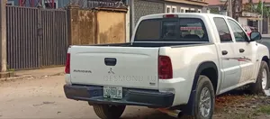 Mitsubishi Raider